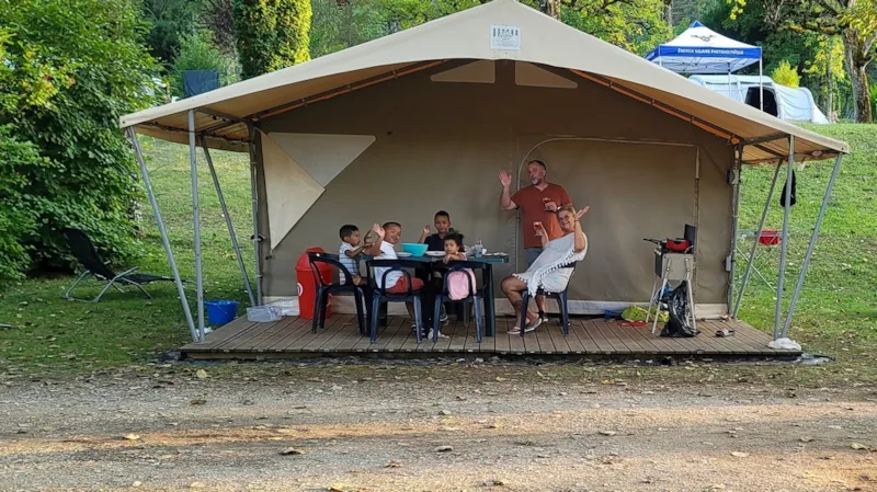 Tente Trappeur 20 M² / 2 Chambres - Sans Sanitaire Privatif + Terrasse Couverte 12 M² -