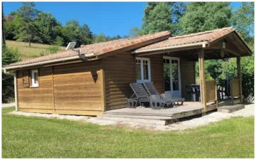 Accommodation - Chalet Charlay 35 M² / 2 Bedrooms - Sheltered Terrace 12 M² - CAMPING LE VERDOYANT