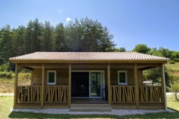 Accommodation - Chalet Felicità 37 M² 3 Bedrooms - Sheltered Terrace + Tv - CAMPING LE VERDOYANT