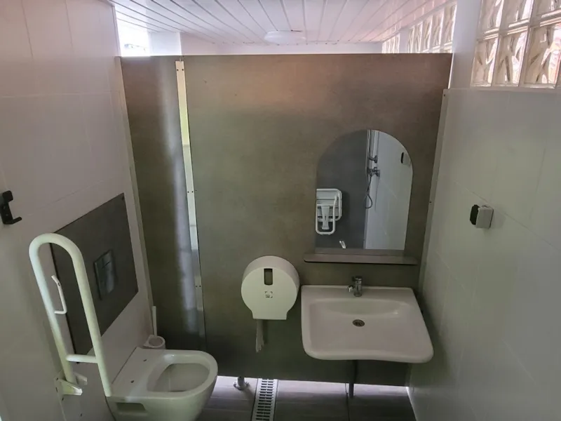 Emplacement (Tente, Caravane, Camping-Car) + 1 Véhicule Motorisé