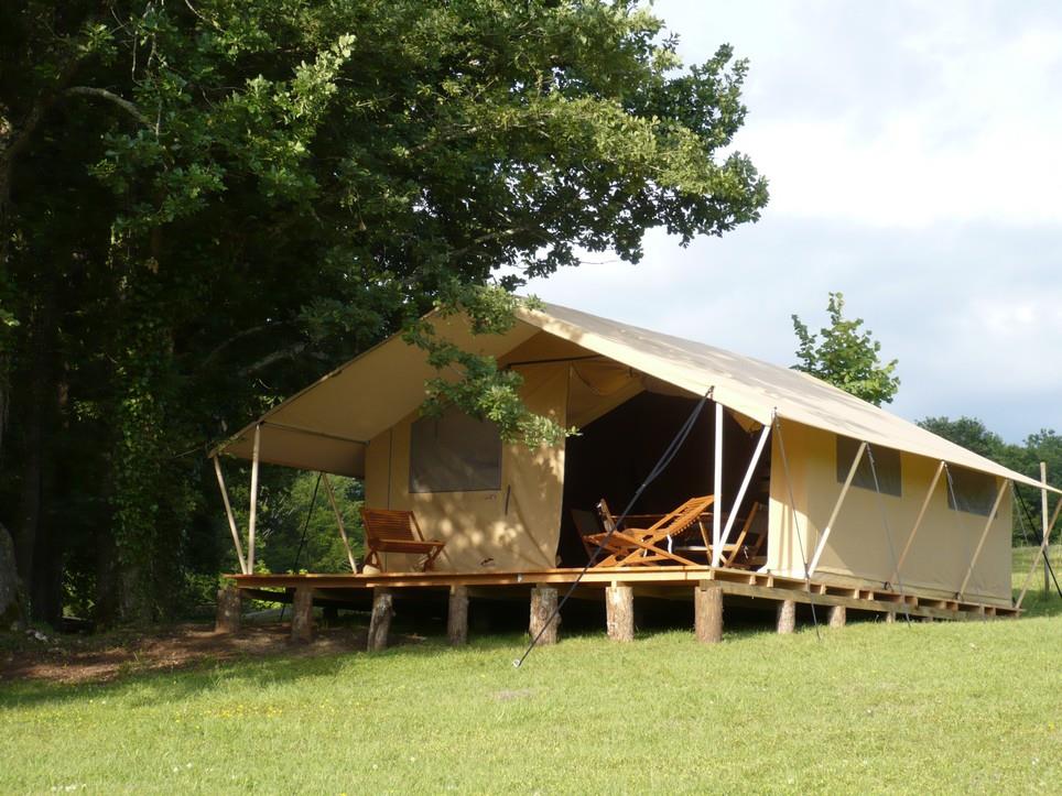 Accommodation - Lodge Tent 35 M² / 2 Bedrooms (Without Toilet Blocks) - 10M² Sheltered Terrace - CAMPING LES VALADES