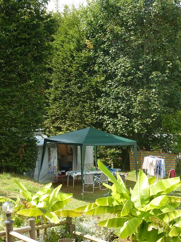 Emplacement - Emplacement   +Voiture   +Caravane/Tente - La Ferme de Villeneuve