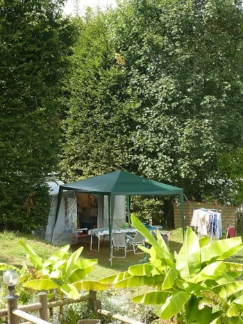 Stellplatz - Stellplatz  +Auto  +Zelt/Wohnwagen - La Ferme de Villeneuve