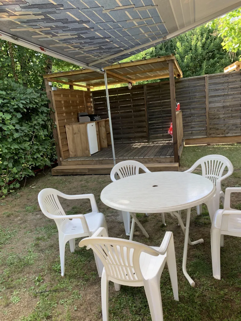 Emplacement 2 Pers Grand Confort + 110 M2 Électricité Terrasse Couverte En Bois Avec Le Frigo ,Et La Plancha .