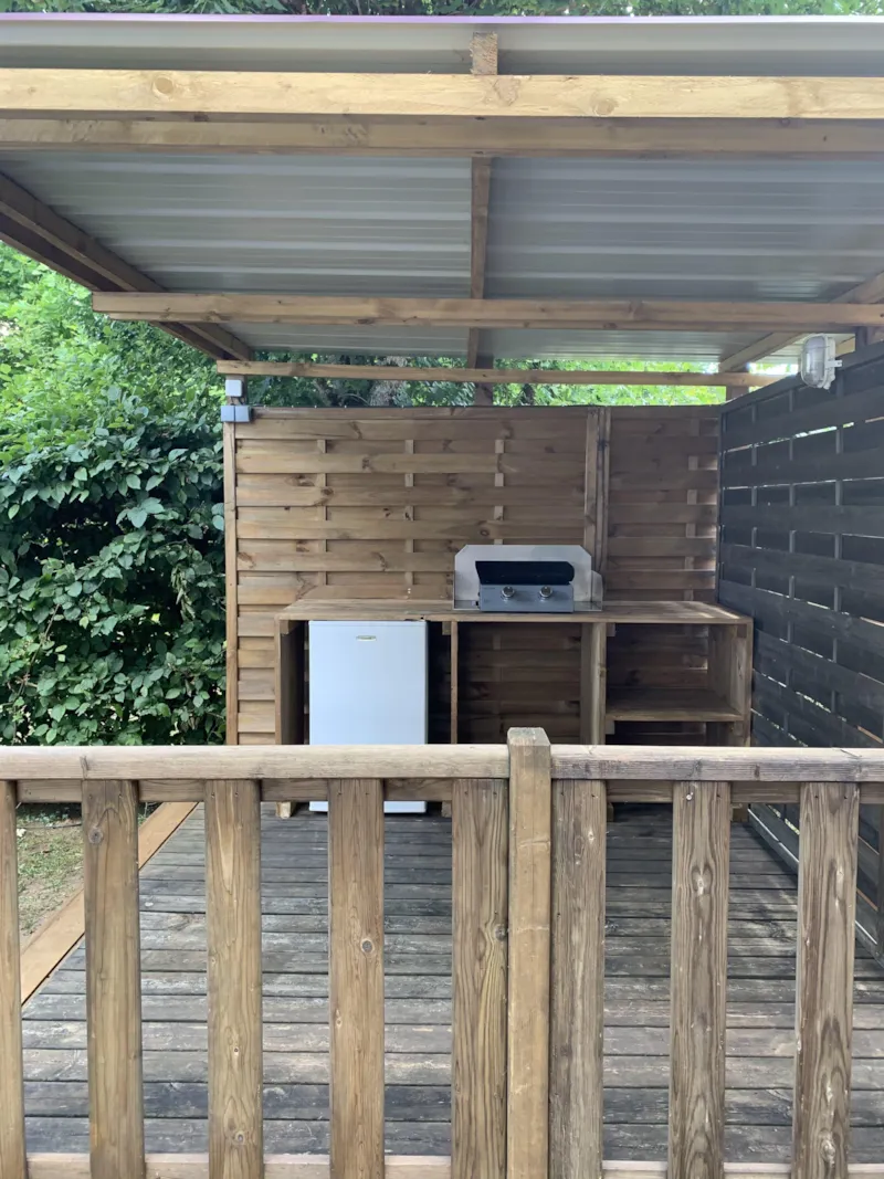 Emplacement 2 Pers Grand Confort + 110 M2 Électricité Terrasse Couverte En Bois Avec Le Frigo ,Et La Plancha .