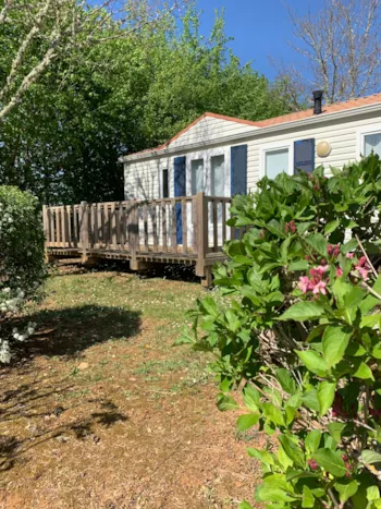 Mietunterkunft - Mobilheim Confort Terrasse - Sonntag - Camping les Poutiroux