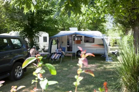 Pitch - Comfort Package Without Electricity (Tent, Cravane Or Campervan - 1 Car) - CAMPING LA LENOTTE 