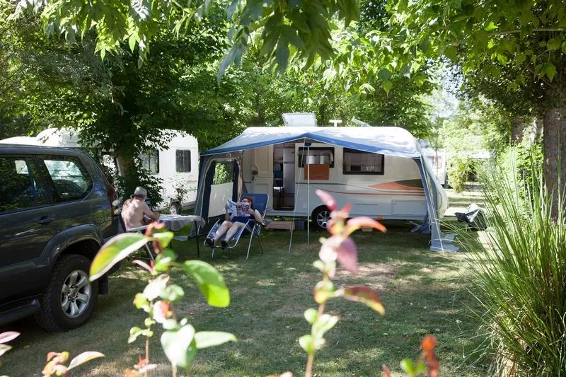 Forfait Confort Sans Électricité (Tente, Cravane Ou Camping -Car - 1 Voiture)