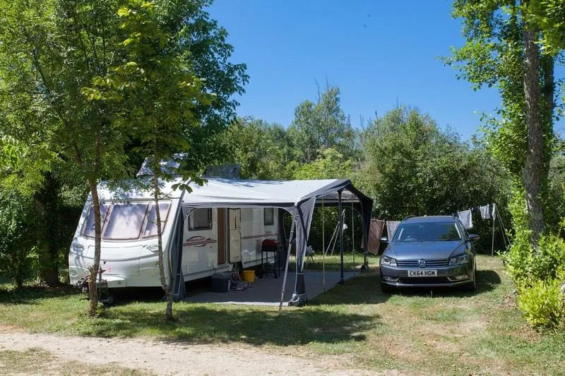 Forfait Confort Sans Électricité (Tente, Cravane Ou Camping -Car - 1 Voiture)