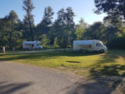 Piazzole - Motorhome Pitch Without Electricity - CAMPING LA LENOTTE ***