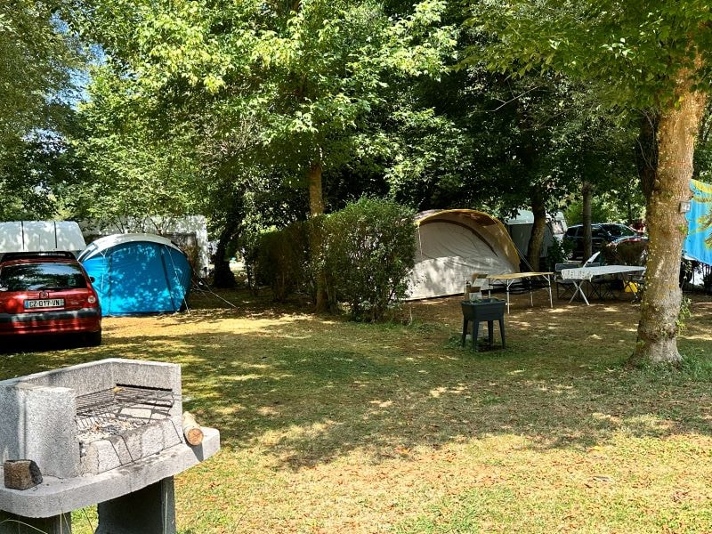 Emplacement confort - Tente, Caravane ou Camping Car - 1 voiture