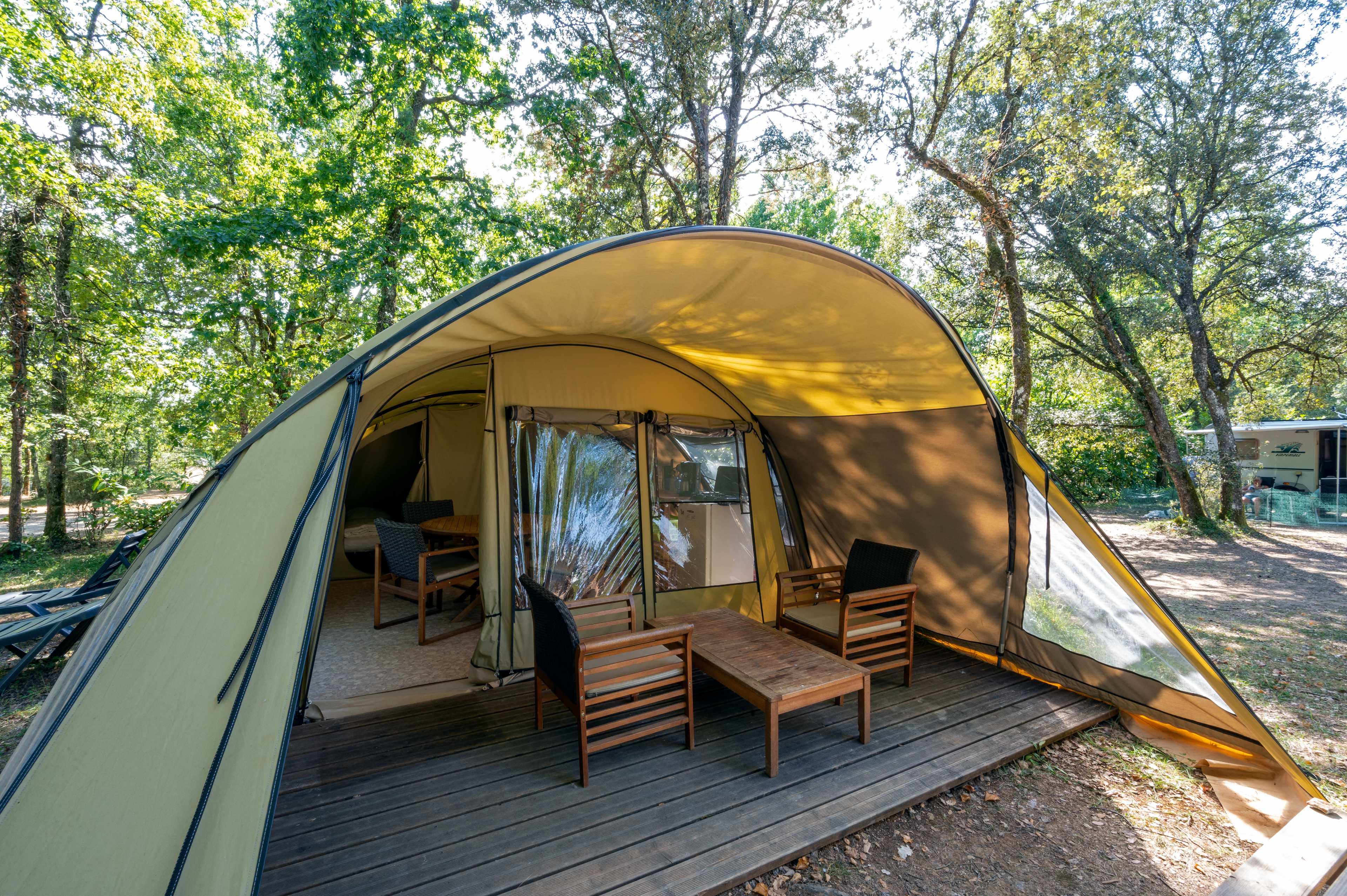 Location - Tente Luxe 35M² Sans Sanitaire - Camping Le Pech Charmant