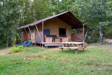 Accommodation - Tente Lodge Font De Gaume 48 M² With Private Facilities - Camping Le Pech Charmant