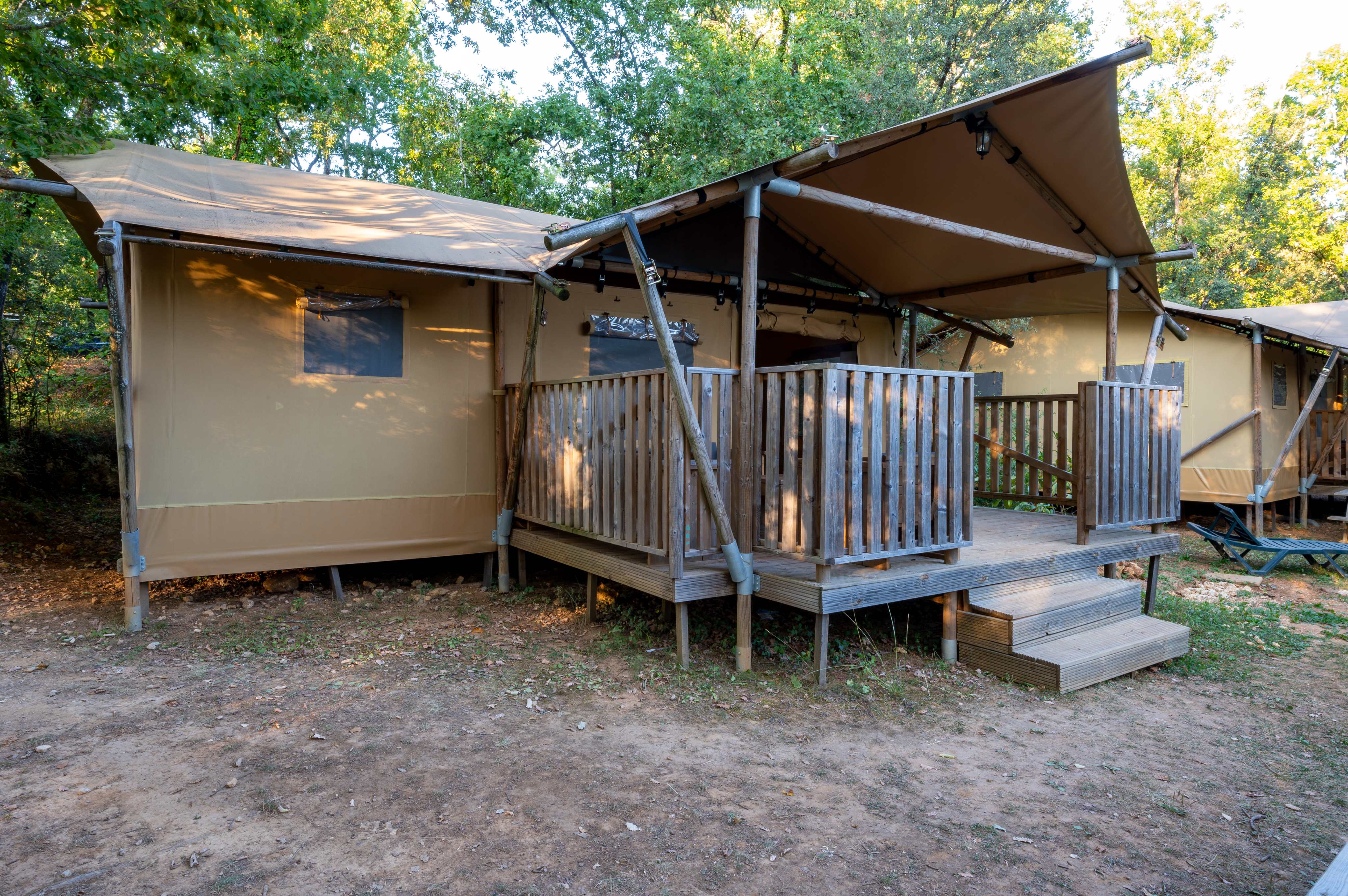 Location - Tente Lodge Cro Magnon 53M² Avec Sanitaires - Camping Le Pech Charmant