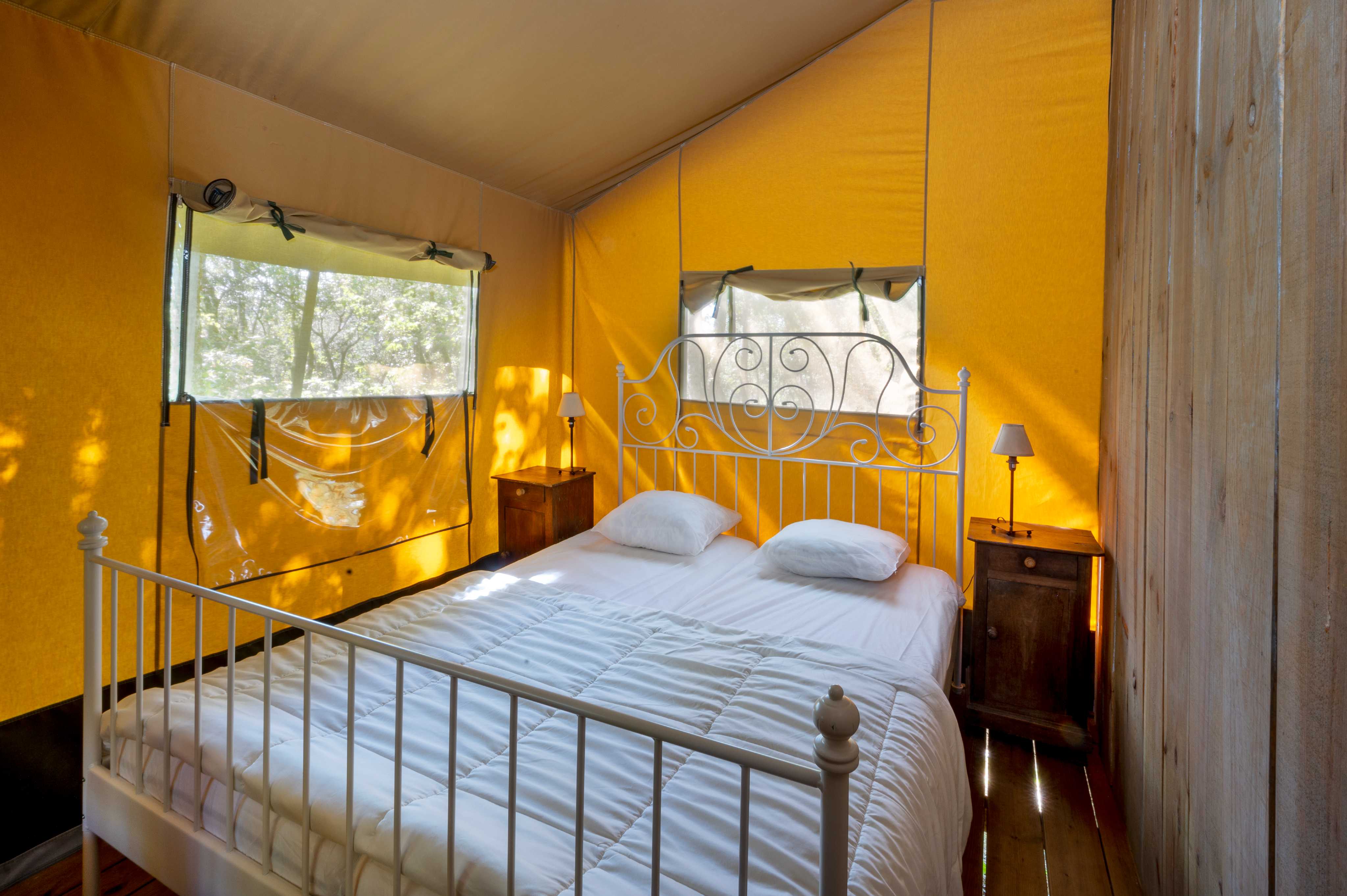 Location - Tente Lodge Lascaux 55M² Avec Sanitaires - Camping Le Pech Charmant