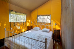 Huuraccommodatie(s) - Safaritent Lascaux 55M² Met Sanitair - Camping Le Pech Charmant