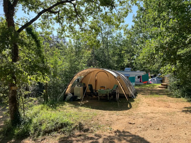 Emplacement Xl + Sanitaire Privé