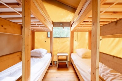 GRAND ROC 50 m² lodge tent with bathroom facilities