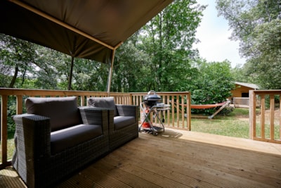 GRAND ROC 50 m² lodge tent with bathroom facilities