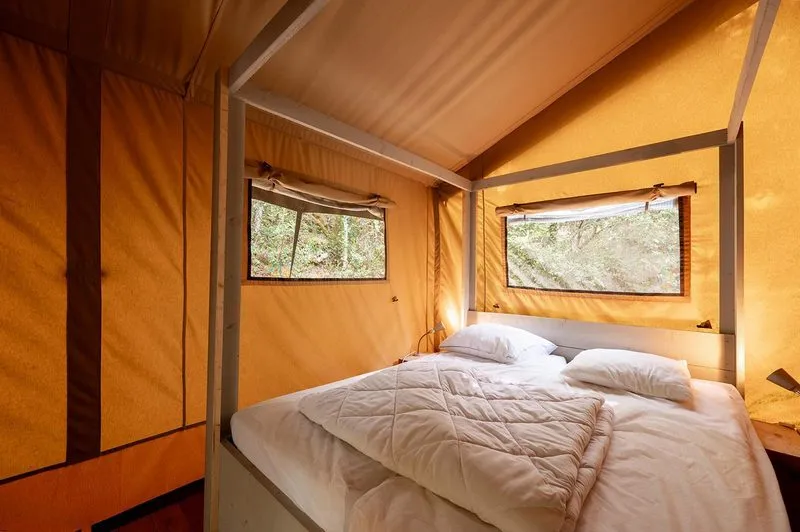 Tente Lodge Grand Roc 50 M2 Avec Sanitaires