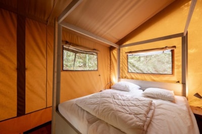 GRAND ROC 50 m² lodge tent with bathroom facilities