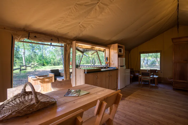 Tente Lodge Neandertal 55M² Avec Sanitaires