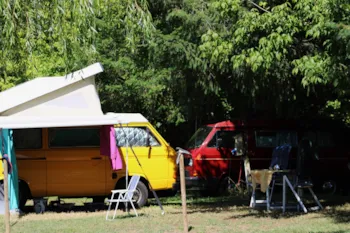 Stellplatz - Stellplatz + 1 Fahrzeug - Camping Le Port de Limeuil