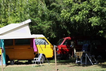 Pitch - Pitch + 1 Vehicle - Camping Le Port de Limeuil