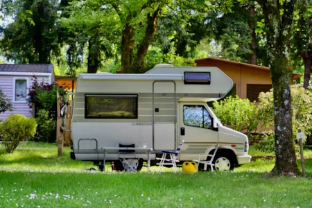 Kampeerplaats(en) - Kampeerplaats + 1 Voertuig - Camping Le Port de Limeuil