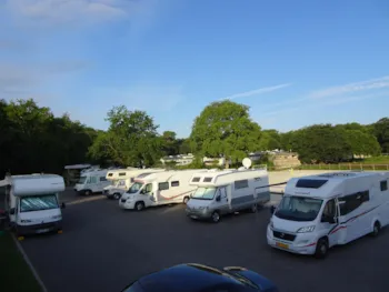 Stellplatz - Wohnmobilbereich Mit Strom - Camping Les Jardins du Morbihan 