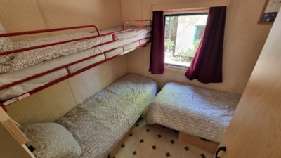 Mobile home (2 adults + 3 children) — 7
