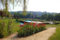 Camping Domaine du Lac - image n°2 - Roulottes