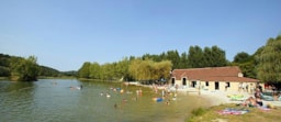 Camping Domaine du Lac - image n°15 - Roulottes