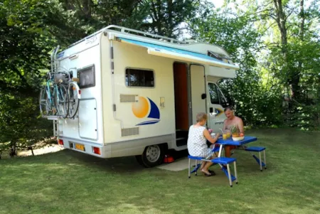 Pitch - Tent Pitch - 80M² - Without Electricity - Domaine de Loisirs Le Montant