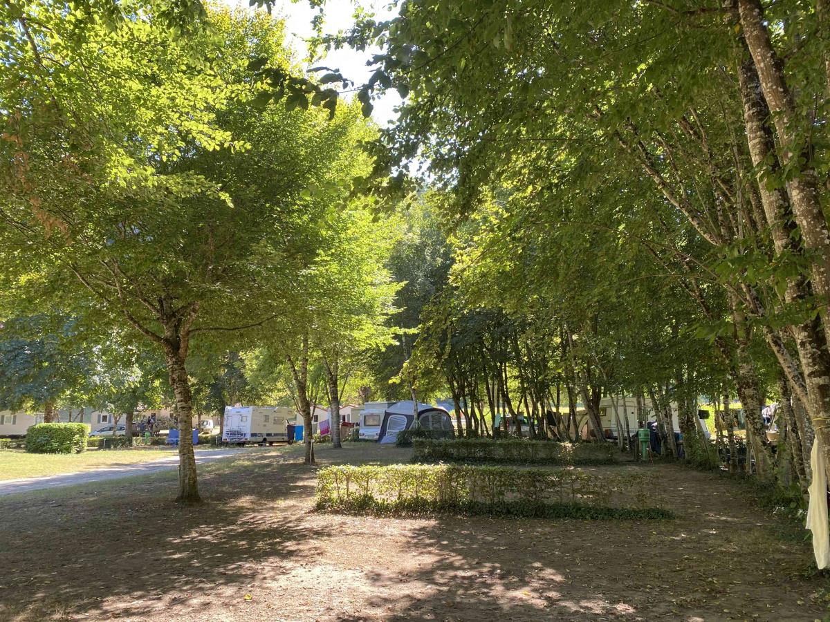 Emplacement - Emplacement + 1 Voiture + Tente Ou Caravane - Camping Le Moulin de Caudon