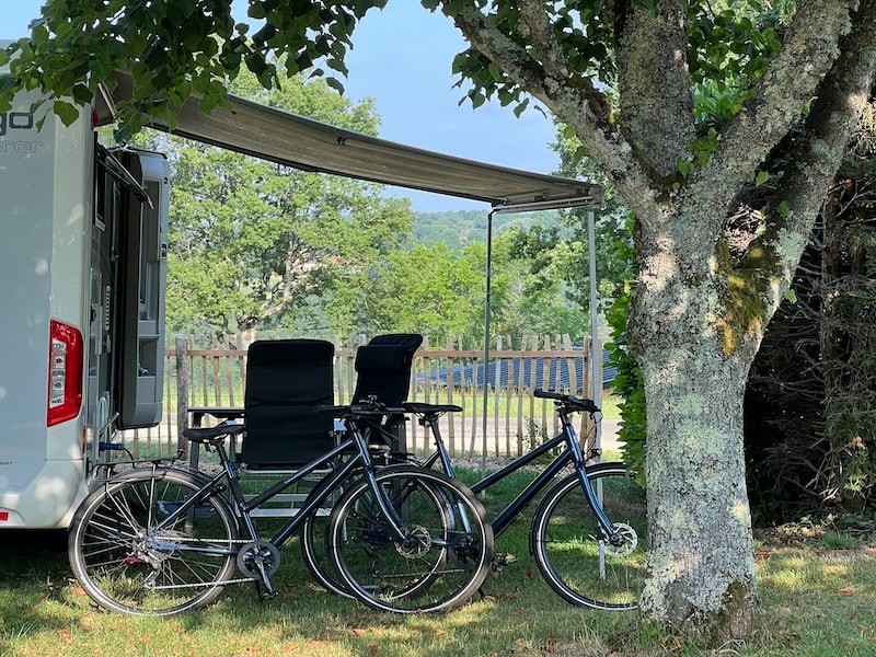 Emplacement de camping PREMIUM en îlot (avec elec.)