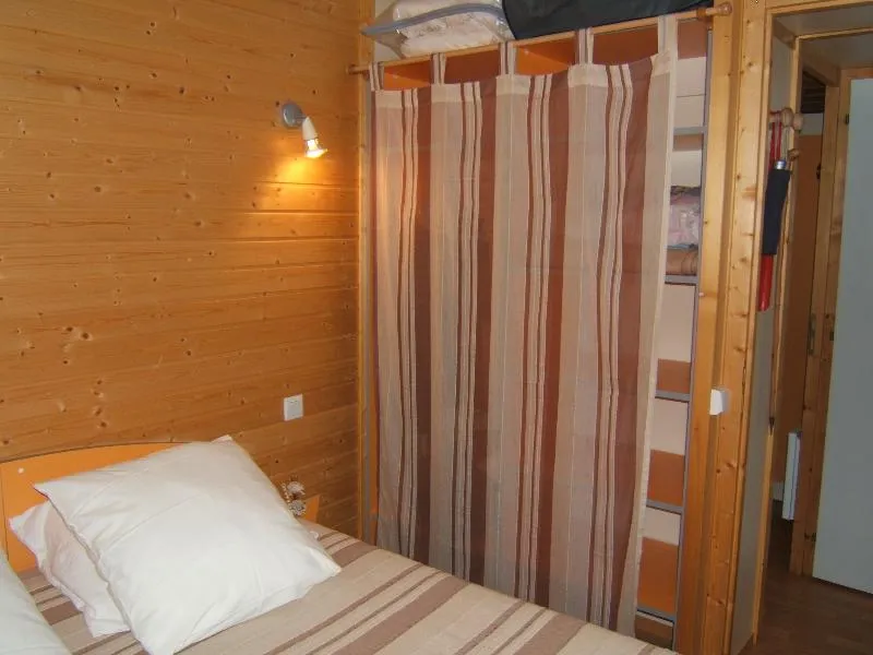 Chalet Confort 36 M² 2 Chambres - Climatisation - Tv - Barbecue - Terrasse Couverte