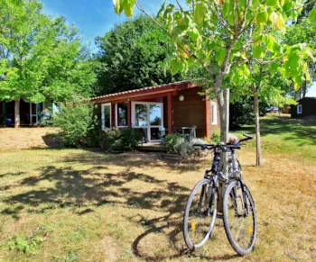 Mietunterkunft - Chalet Détente 36 M² - Camping Domaine de Fromengal