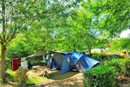 Stellplatz - Forfait Confort Pauschale: Stellplatz + Auto + Zelt Oder Wohnwagen - Camping Domaine de Fromengal