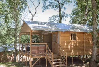 Mietunterkunft - Cabane Lodge 39 M2 Avec Sanitaires - 2 Chambres - Grande Terrasse Avec Plancha - Camping Domaine de Fromengal