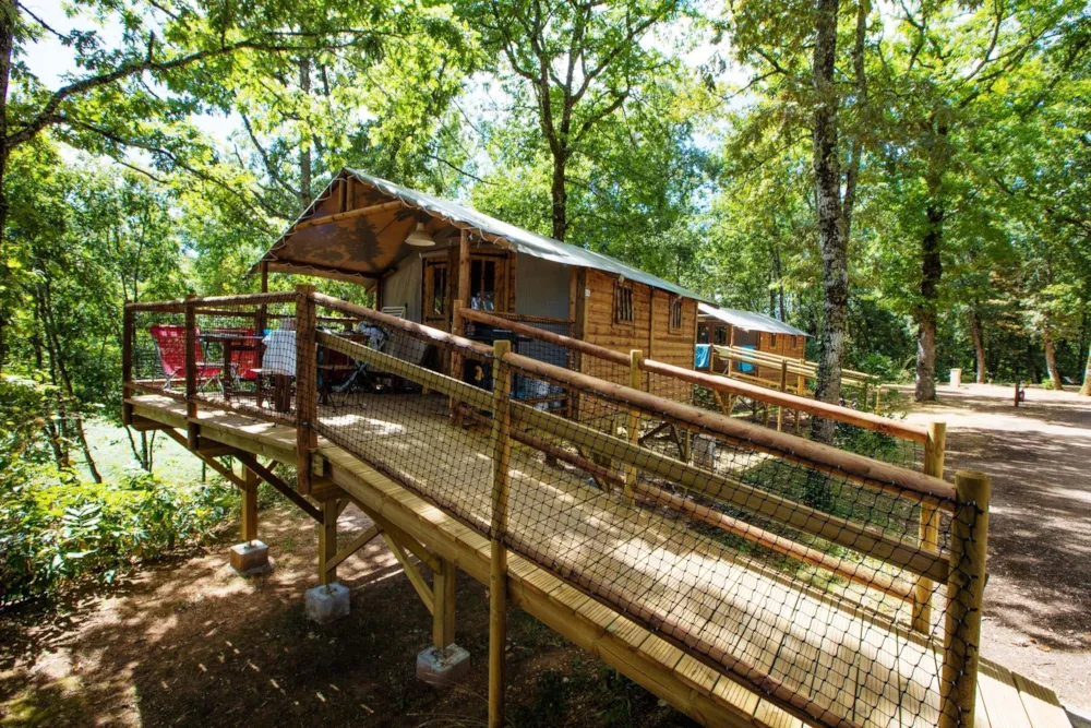 Mietunterkunft - Cabane Lodge 23 M2 Sans Sanitaires - 2 Chambres - Terrasse Avec Plancha - Camping Domaine de Fromengal