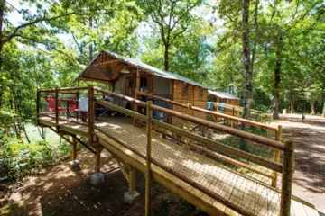 Huuraccommodatie(s) - Cabane Lodge 23 M2 Sans Sanitaires - 2 Chambres - Terrasse Avec Plancha - Camping Domaine de Fromengal