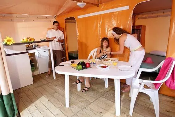 Cyrus Toile 20 M² Sans Sanitaires 2 Chambres 5 Personnes - Terrasse