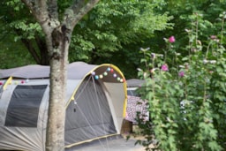 Kampeerplaats(en) - Pakket: Standplaats + 1 Voertuig + Tent Of - Camping Domaine de Fromengal