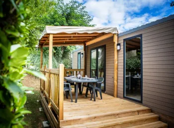 Mietunterkunft - Mobilhome Evasion 30 M2 - 2 Chambres - Terrasse Semi-Couverte - Camping Domaine de Fromengal