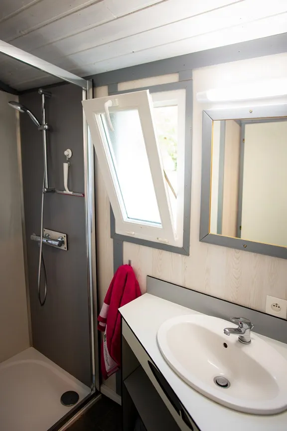 Chalet Cottage 36 M² 2 Chambres - Intérieur Rénové - Climatisation - Tv - Barbecue - Terrasse Semi-Couverte