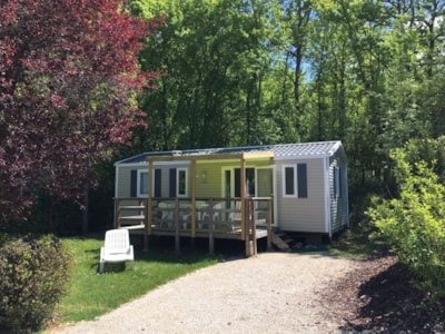 Air-conditioned Bermuda mobile home