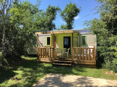 Bermuda Trio mobile home with air conditioning