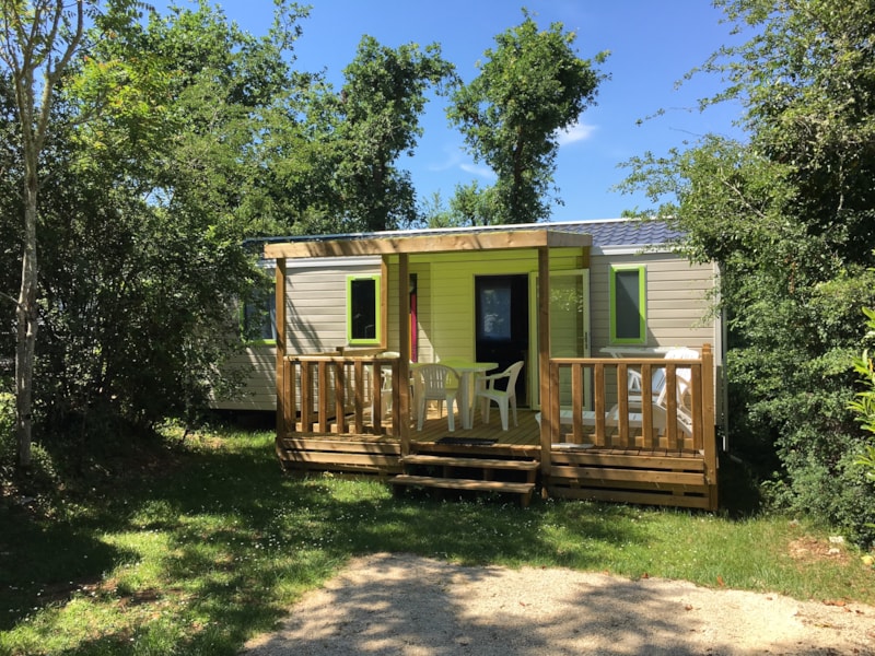 Bermuda Trio mobile home with air conditioning