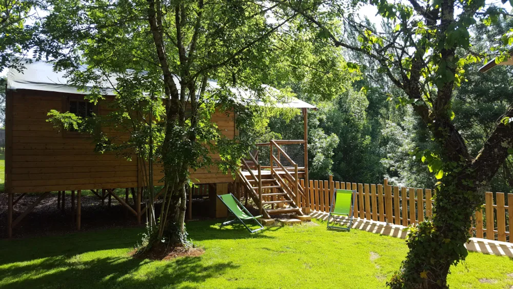 Wooden cabin Lodge perched 39m² 2 bedrooms 5 people - Rental from Saturday to Saturday in July and August.